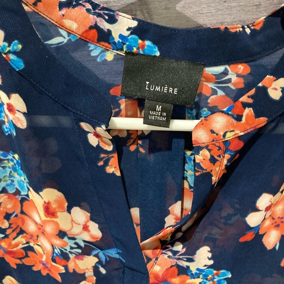Floral blouse. - Picture 2 of 3